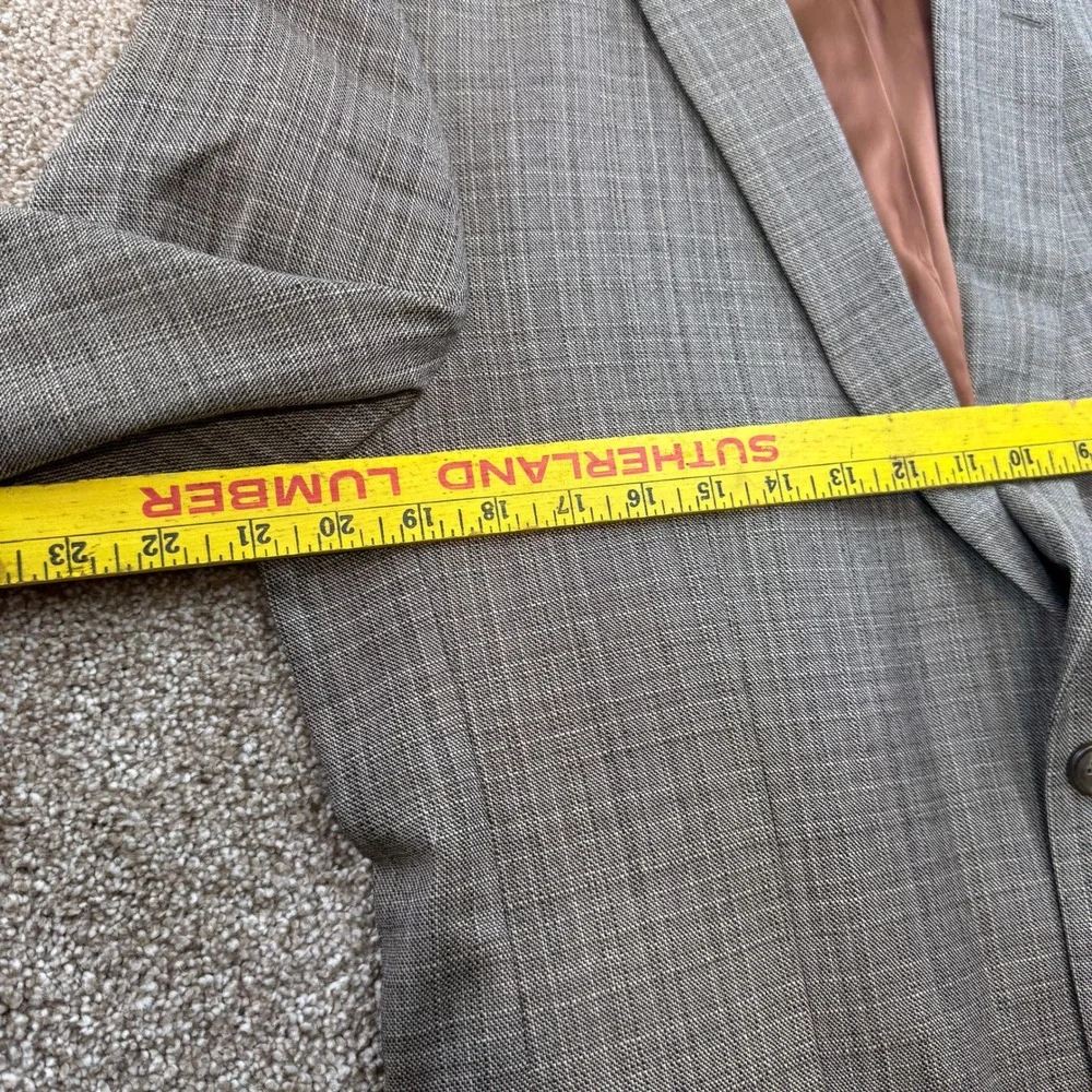 Jos. A. Bank Metropolitan Men 42 RG Gray Plaid 100% Wool Sport Coat Blazer 42R